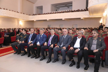 Suraxanıda “Konstitusiya və Suverenlik İli” çərçivəsində Şanlı tariximizin ən şərəfli və qürurverici səhifələrinə həkk olunmuş 8 noyabr – Zəfər gününün 5-ci ildönümü münasibətilə “Zəfər Bayrağına düzlən!” adlı vətənpərvərlik tədbiri keçirilib