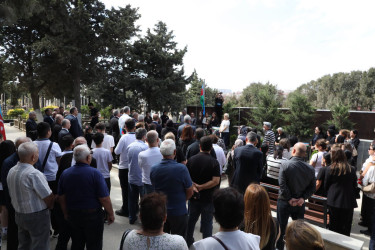 27 Sentyabr – Anım Günü ərəfəsində Suraxanı rayonunda Vətənimizin müstəqilliyi, suverenliyi və ərazi bütövlüyü uğrunda canından keçərək şəhidlik zirvəsinə ucalmış qəhrəmanlarımızın əziz xatirəsi dərin ehtiramla yad edilib