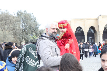 Baharın gəlişinin carçısı olan Novruz bayramı Suraxanı rayonunda böyük izdihamla qeyd olunub. Martın 17-də “Atəşgah məbədi” Dövlət Tarix-Memarlıq Qoruğunda Suraxanı Rayon İcra Hakimiyyətinin təşkilatçılığı ilə “Şəhərsalma və Memarlıq İli” çərçivəsində “Baharın memarlıq izi” adlı Novruz Festivalı keçirilib