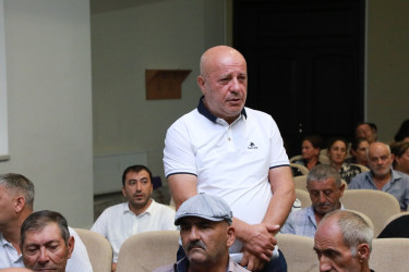 Sentyabrın 10-da Suraxanı Rayon İcra Hakimiyyətinin başçısı Adil Əliyev Bülbülə qəsəbəsində yerləşən 327 saylı tam orta məktəbdə sakinlərlə səyyar görüş keçirib