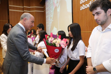 Sentyabrın 11-də Suraxanıda 600-dən yuxarı bal toplayan məzunlarla görüş keçirildi