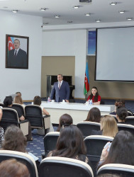 Suraxanı Rayon İcra Hakimiyyətinin başçısı Adil Əliyevin vətəndaşlarla növbəti səyyar görüşü iyulun 8-də Bülbülə qəsəbəsində yerləşən 327 saylı tam orta ümumtəhsil məktəbində keçirilib.