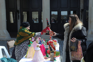 Baharın gəlişinin carçısı olan Novruz bayramı Suraxanı rayonunda böyük izdihamla qeyd olunub. Martın 17-də “Atəşgah məbədi” Dövlət Tarix-Memarlıq Qoruğunda Suraxanı Rayon İcra Hakimiyyətinin təşkilatçılığı ilə “Şəhərsalma və Memarlıq İli” çərçivəsində “Baharın memarlıq izi” adlı Novruz Festivalı keçirilib