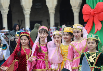 Baharın gəlişinin carçısı olan Novruz bayramı Suraxanı rayonunda böyük izdihamla qeyd olunub. Martın 17-də “Atəşgah məbədi” Dövlət Tarix-Memarlıq Qoruğunda Suraxanı Rayon İcra Hakimiyyətinin təşkilatçılığı ilə “Şəhərsalma və Memarlıq İli” çərçivəsində “Baharın memarlıq izi” adlı Novruz Festivalı keçirilib
