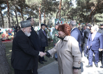 “Şəhərsalma və Memarlıq İli”  çərçivəsində Suraxanı rayonu, Əmircan qəsəbəsində salınan yeni park martın 19-da bayramlar ərəfəsində sakinlərin istifadəsinə verilib