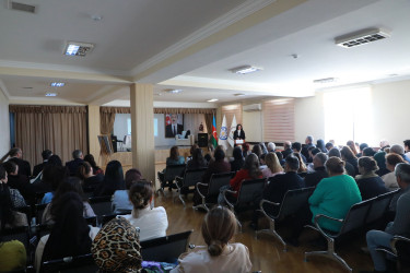 Martın 5-də Suraxanı Rayon İcra Hakimiyyətinin təşəbbüsü, Əmircan Bələdiyyəsində “Gender məsələləri və məişət zorakılığı ilə mübarizəyə dair komissiya”nın və A.Muradov adına 84 saylı tam orta ümumtəhsil məktəbinin birgə təşkilatçılığı ilə “Emosiyaların idarə edilməsi və aqressiyanın qarşısının alınması” adlı tədbir təşkil olunub