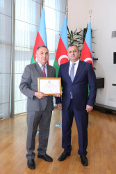 İyunun 17-də Suraxanı Rayon İcra Hakimiyyətinin təşkilatçılığı ilə 17 İyun – Tibb İşçilərinin Peşə Bayramı Günü münasibətilə tədbir keçirilib.