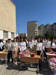Bu gün ümumtəhsil müəssisələrində “Son zəng” çalınıb Bu münasibətlə Suraxanı rayonunun bütün məktəblərində “Son zəng” tədbirlərində Rayon İcra Hakimiyyəti başçısı Aparatının, qəsəbə inzibati ərazi dairələri üzrə nümayəndəliklərin və bələdiyyələrin məsul əməkdaşları iştirak edərək Rayon İcra Hakimiyyəti başçısının təbriklərini çatdırıblar.