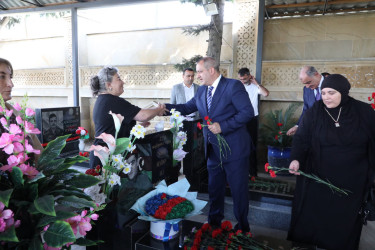 27 Sentyabr – Anım Günü ərəfəsində Suraxanı rayonunda Vətənimizin müstəqilliyi, suverenliyi və ərazi bütövlüyü uğrunda canından keçərək şəhidlik zirvəsinə ucalmış qəhrəmanlarımızın əziz xatirəsi dərin ehtiramla yad edilib
