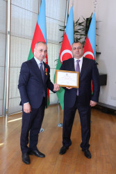 Suraxanı Rayon İcra Hakimiyyətinin təşkilatçılığı ilə 23 İyun - Dövlət Qulluqçularının Peşə Bayramı qeyd edilib. Tədbirdə Rayon İcra Hakimiyyətinin başçısı Adil Əliyev, YAP Suraxanı Rayon Təşkilatının sədri Vüqar Seyidov, rayonun hüquq-mühafizə orqanlarının rəhbərləri, RİHB-nin müavinləri, rayonun dövlət qulluqçuları iştirak ediblər
