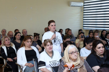 Suraxanı Rayon İcra Hakimiyyətinin başçısı Adil Əliyevin vətəndaşlarla növbəti səyyar görüşü iyunun 3-də Qaraçuxur qəsəbəsində yerləşən 275 saylı tam orta ümumtəhsil məktəbində keçirilib