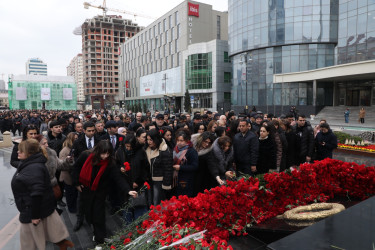 Suraxanı Rayon İcra Hakimiyyəti olaraq bu gün rayon ictimaiyyəti ilə birgə Xocalı soyqırımı abidəsini ziyarət etdik.