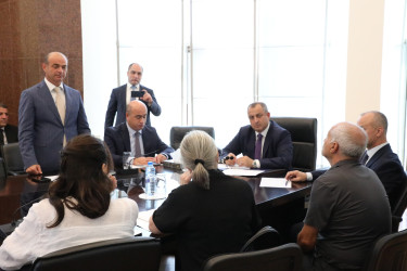 Sentyabrın 1-də Suraxanı Rayon İcra Hakimiyyətinin başçısı Adil Əliyev Rayon İcra Hakimiyyətində növbəti vətəndaş qəbulu keçirib