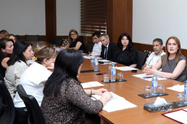 İyulun 23-də Azərbaycan Respublikasının Ailə, Qadın və Uşaq Problemləri üzrə Dövlət Komitəsi tərəfindən yaradılan Məişət zorakılığının qarşısının alınması sahəsində Monitorinq və Əlaqələndirmə Qrupunun növbəti iclasında Suraxanı Rayon İcra Hakimiyyəti başçısının müavini, Monitorinq və Əlaqələndirmə qrupunun sədri Könül Axundova iştirak edib