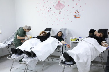 Aprelin 14-də Səhiyyə Nazirliyi Respublika Qan Bankının təşəbbüsü, Suraxanı Rayon İcra Hakimiyyəti və Suraxanı Tibb Mərkəzinin birgə təşkilatçılığı ilə növbəti dəfə könüllü qanvermə aksiyası keçirilib
