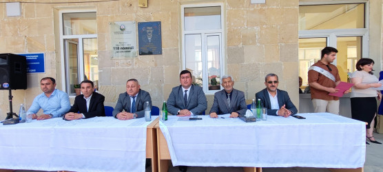 Rayon İcra Hakimiyyətinin baçşısı Adil Əliyev “Son zəng” münasibətilə məzunları təbrik edib