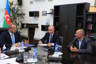 Sentyabrın 29-də Suraxanı Rayon İcra Hakimiyyətinin başçısı Adil Əliyev Rayon İcra Hakimiyyətində növbəti vətəndaş qəbulu keçirib