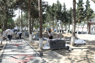 Yeni Suraxanı qəsəbəsində aparılan abadlıq işləri çərçivəsində qəsəbədə yerləşən istirahət parkında da əsaslı  yenidənqurma işləri davam edir