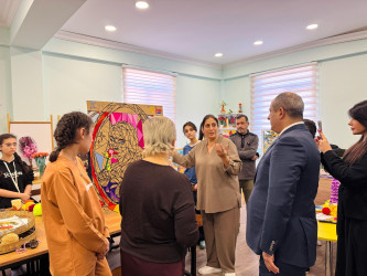 31 Dekabr - Dünya Azərbaycanlılarının Həmrəyliyi Günü və Yeni il bayramı münasibətilə Suraxanı Rayon İcra Hakimiyyətinin başçısı Adil Əliyev və müavinləri "Azərbaycan Uşaqları" İctimai Birliyinin nəzdində 2007-ci ildən fəaliyyət göstərən Uşaq Sığınacağı - Reinteqrasiya Mərkəzinin sakinlərini ziyarət ediblər