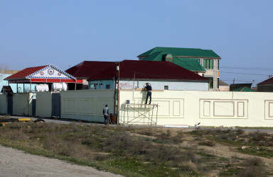 Suraxanı rayonunda aparılan abadlıq və təmir-bərpa işləri çərçivəsində rayonun bütün qəsəbələrində genişmiqyaslı tədbirlər həyata keçirilir