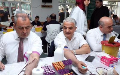 İyunun 25-də Aşura günü münasibətilə Suraxanı rayonunda yerləşən Qaraçuxur məscidində ənənəvi könüllü qanvermə aksiyası təşkil olunub