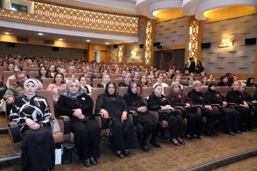 Suraxanı Rayon İcra Hakimiyyətinin başçısı Adil Əliyev Nizami Kino Mərkəzində “Şəhid Analarına Dəstək” İctimai Birliyinin təşkilatçılığı ilə şəhid Zakir Cəfərovun anadan olmasının 30 illiyinə həsr olunmuş “Zakirin essesi” sənədli filminin təqdimat mərasimində iştirak edib