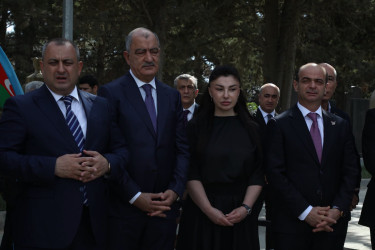 27 Sentyabr – Anım Günü ərəfəsində Suraxanı rayonunda Vətənimizin müstəqilliyi, suverenliyi və ərazi bütövlüyü uğrunda canından keçərək şəhidlik zirvəsinə ucalmış qəhrəmanlarımızın əziz xatirəsi dərin ehtiramla yad edilib