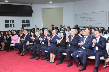 Bakı Şəhəri üzrə Təhsil İdarəsi və Suraxanı Rayon İcra Hakimiyyəti tərəfindən ümumi təhsil müəssisələrinin XI sinif şagirdlərinin iştirakı ilə Heydər Əliyev irsinin öyrədilməsi dərslərinə həsr olunmuş “Naxçıvan– Diyarım mənim” adlı tədbir keçirilib