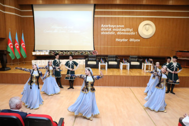 Suraxanıda “Heydər Əliyev və Azərbaycan tarixi” referat-yazı müsabiqəsinin rayon mərhələsinin yekunlarına həsr olunmuş elmi-praktik konfrans keçirilib