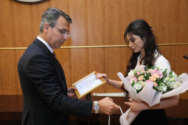 Sentyabrın 11-də Suraxanıda 600-dən yuxarı bal toplayan məzunlarla görüş keçirildi