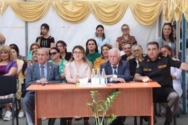 Rayon İcra Hakimiyyətinin baçşısı Adil Əliyev “Son zəng” münasibətilə məzunları təbrik edib