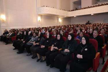 Suraxanıda “Konstitusiya və Suverenlik İli” çərçivəsində Şanlı tariximizin ən şərəfli və qürurverici səhifələrinə həkk olunmuş 8 noyabr – Zəfər gününün 5-ci ildönümü münasibətilə “Zəfər Bayrağına düzlən!” adlı vətənpərvərlik tədbiri keçirilib