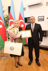 Suraxanı Rayon İcra Hakimiyyətinin təşkilatçılığı ilə “5 oktyabr – Beynəlxalq müəllimlər günü”nə həsr olunmuş tədbir keçirilib.