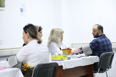Aprelin 14-də Səhiyyə Nazirliyi Respublika Qan Bankının təşəbbüsü, Suraxanı Rayon İcra Hakimiyyəti və Suraxanı Tibb Mərkəzinin birgə təşkilatçılığı ilə növbəti dəfə könüllü qanvermə aksiyası keçirilib