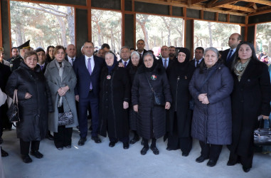 “Şəhərsalma və Memarlıq İli”  çərçivəsində Suraxanı rayonu, Əmircan qəsəbəsində salınan yeni park martın 19-da bayramlar ərəfəsində sakinlərin istifadəsinə verilib
