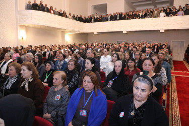 Suraxanıda “Konstitusiya və Suverenlik İli” çərçivəsində Şanlı tariximizin ən şərəfli və qürurverici səhifələrinə həkk olunmuş 8 noyabr – Zəfər gününün 5-ci ildönümü münasibətilə “Zəfər Bayrağına düzlən!” adlı vətənpərvərlik tədbiri keçirilib