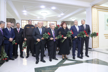 Suraxanıda “Konstitusiya və Suverenlik İli” çərçivəsində Şanlı tariximizin ən şərəfli və qürurverici səhifələrinə həkk olunmuş 8 noyabr – Zəfər gününün 5-ci ildönümü münasibətilə “Zəfər Bayrağına düzlən!” adlı vətənpərvərlik tədbiri keçirilib