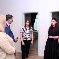 Suraxanı Rayon İcra Hakimiyyətinin başçısı yanında Uşaq hüquqlarının müdafiəsi üzrə Komissiya ilə “Tut Əlimdən” Uşaq Reabilitasiya Mərkəzi arasında əməkdaşlıq görüşü keçirilib