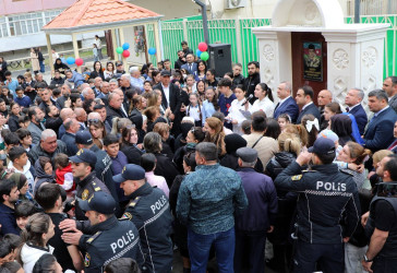 Qeyd edək ki, aprelin 25-də Suraxanı Rayon İcra Hakimiyyətinin təşkilatçılığı ilə Hövsan qəsəbəsi, Rüfət Abdullayev küçəsi məhəllə 14/15 ünvanda yeni təmir olunmuş məhəllənin açılışı olub