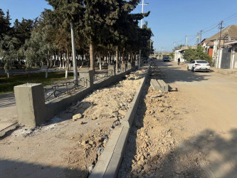 Rayon İcra Hakimiyyətinin başçısı Adil Əliyev Yeni Suraxanı qəsəbəsində aparılan əsaslı yenidənqurma işləri ilə yerində tanış olub