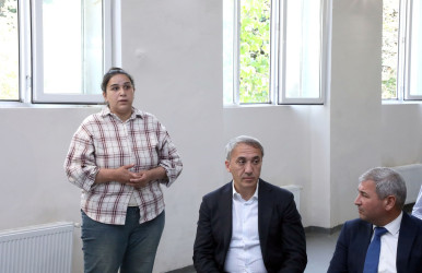 Mayın 13-də Suraxanı Rayon İcra Hakimiyyətinin başçısı Adil Əliyev tərəfindən Bülbülə qəsəbəsində yerləşən 226 nömrəli tam orta məktəbdə vətəndaşlarla növbəti səyyar qəbul keçirilib
