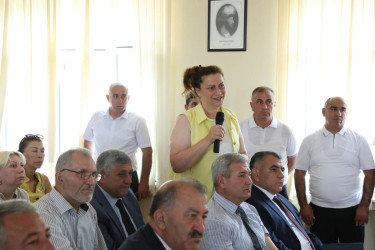 Avqustun 25-də Suraxanı Rayon İcra Hakimiyyətinin başçısı Adil Əliyevin vətəndaşlarla növbəti səyyar görüşləri Zığ qəsəbəsində yerləşən 317 nömrəli, Qaraçuxur qəsəbəsində yerləşən 282 nömrəli və Əmircan qəsəbəsində yerləşən 114 nömrəli tam orta ümumtəhsil məktəblərində keçirilib