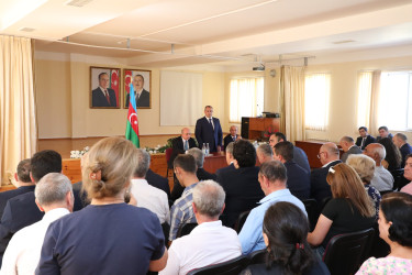 Sentyabrın 3-də Suraxanı Rayon İcra Hakimiyyətinin başçısı Adil Əliyev Qaraçuxur qəsəbəsi, Yeni Günəşli “D” yaşayış sahəsində yerləşən 290 saylı tam orta məktəbdə sakinlərlə səyyar görüş keçirib