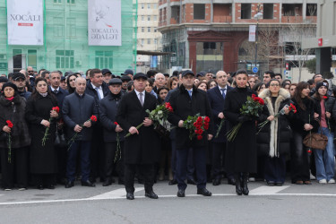 Suraxanı Rayon İcra Hakimiyyəti olaraq bu gün rayon ictimaiyyəti ilə birgə Xocalı soyqırımı abidəsini ziyarət etdik.