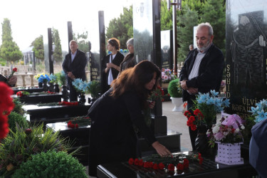 27 sentyabr – Anım günü ərəfəsində Suraxanı rayonunda şəhid məzarları ziyarət edilir
