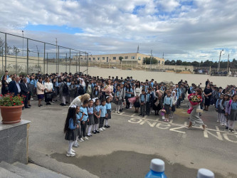 Sentyabrın 15-də “Bilik Günü”nə həsr olunmuş tədbirlərdə Rayon İcra Hakimiyyətinin məsul  əməkdaşları iştirak edərək Rayon İcra Hakimiyyəti başçısının təbriklərini çatdırıblar