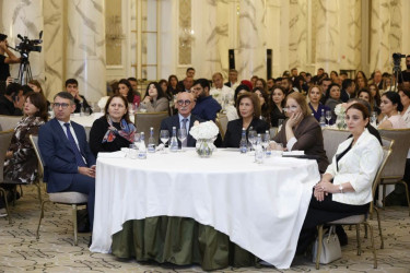 Ailə, Qadın və Uşaq Problemləri üzrə Dövlət Komitəsinin təşkilatçılığı ilə “Rəqəmsal dövrdə ailə: transformasiyanın yeni sərhədləri” mövzusunda keçirirlən I Ailə Forumunda Suraxanı rayonunun da nümunəvi ailələri iştirak ediblər