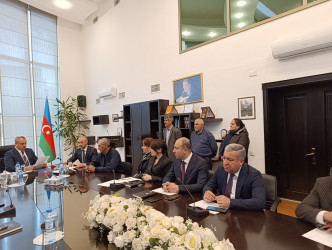 Aprelin 6-da Suraxanı Rayon İcra Hakimiyyətinin başçısı Adil Əliyev Rayon İcra Hakimiyyətində növbəti vətəndaş qəbulu keçirib