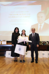 Suraxanıda “Heydər Əliyev və Azərbaycan tarixi” referat-yazı müsabiqəsinin rayon mərhələsinin yekunlarına həsr olunmuş elmi-praktik konfrans keçirilib