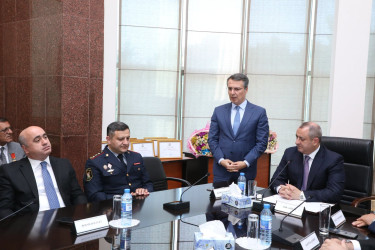 Suraxanı Rayon İcra Hakimiyyətinin təşkilatçılığı ilə 23 İyun - Dövlət Qulluqçularının Peşə Bayramı qeyd edilib. Tədbirdə Rayon İcra Hakimiyyətinin başçısı Adil Əliyev, YAP Suraxanı Rayon Təşkilatının sədri Vüqar Seyidov, rayonun hüquq-mühafizə orqanlarının rəhbərləri, RİHB-nin müavinləri, rayonun dövlət qulluqçuları iştirak ediblər